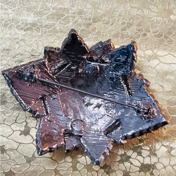 Vintage silverplated Pave set rhinestone dimensional Leaf brooch NWT.nice!! - Picture 7 of 8